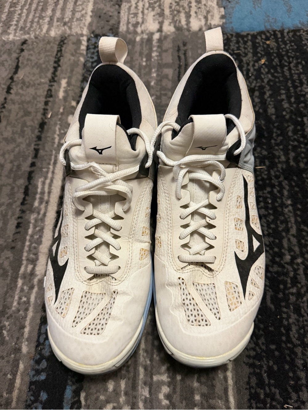 🏐 Mizuno Wave Momentum Women’s Volleyball Shoes – Size US 10